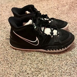 Kyrie 7 black white